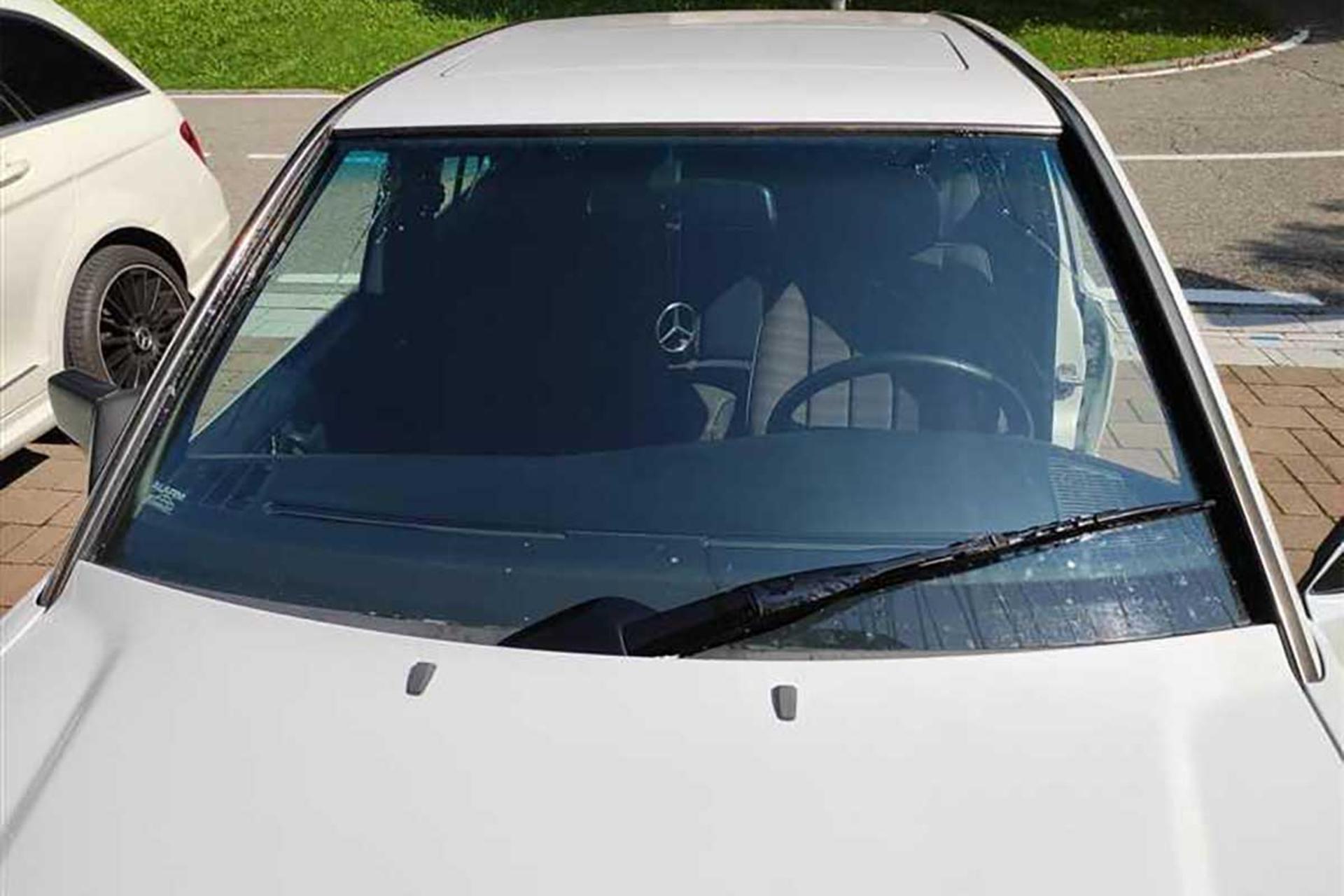 برف‌پاک‌کن تکی مرسدس