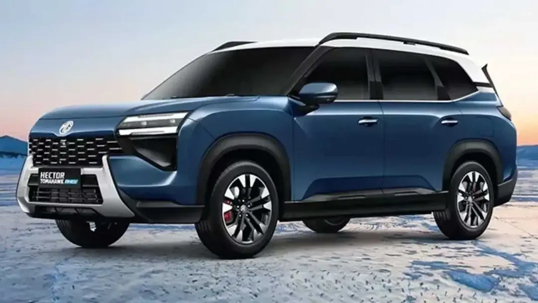 شاسی‌بلند ام‌جی هکتور تاماهاوک (MG Hector Tomahawk) با رنگ آبی در فضای باز