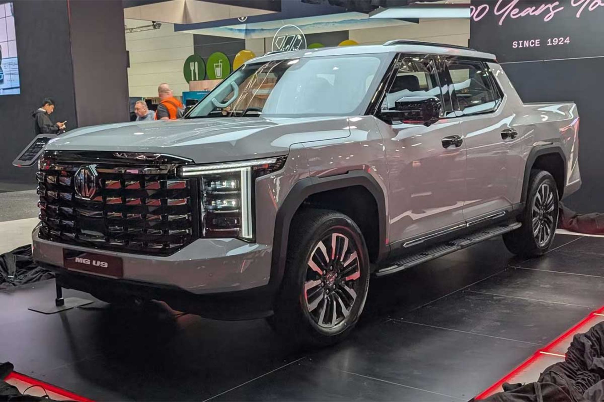 پیکاپ ام‌جی U9 نمای جلو