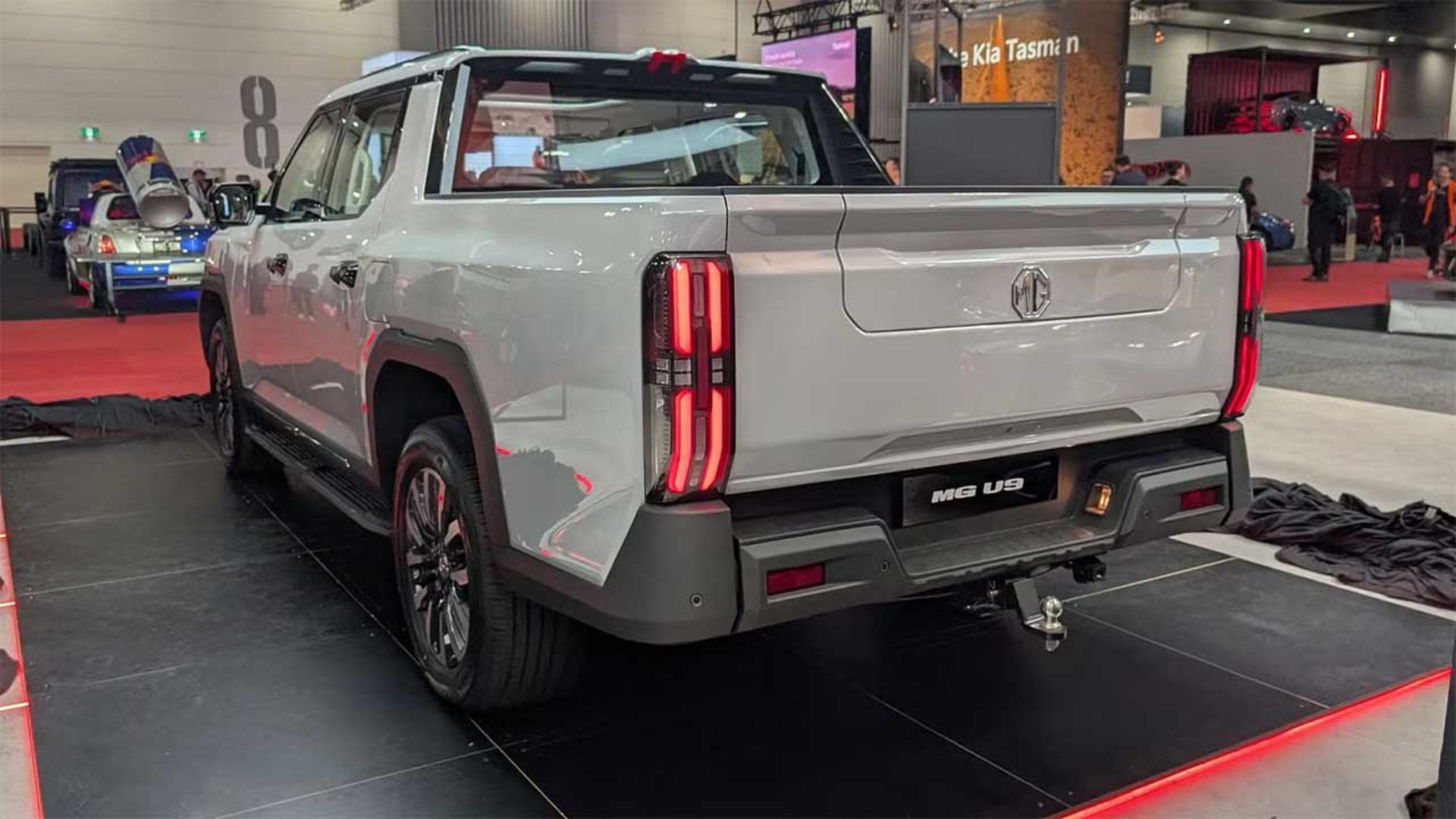 پیکاپ ام‌جی U9 نمای عقب