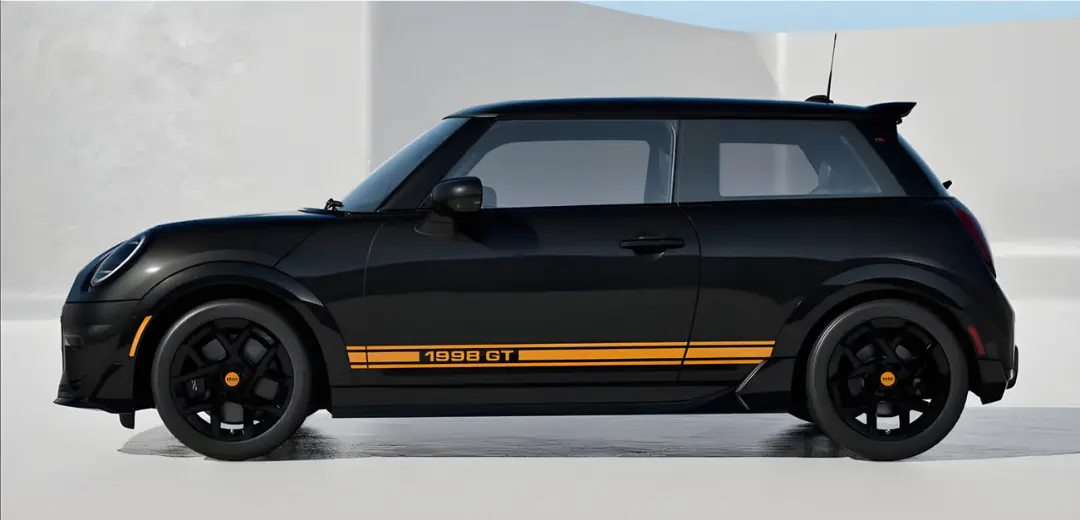 خودرو مینی (Mini) مدل 1998GT با رنگ مشکی و خطوط نارنجی