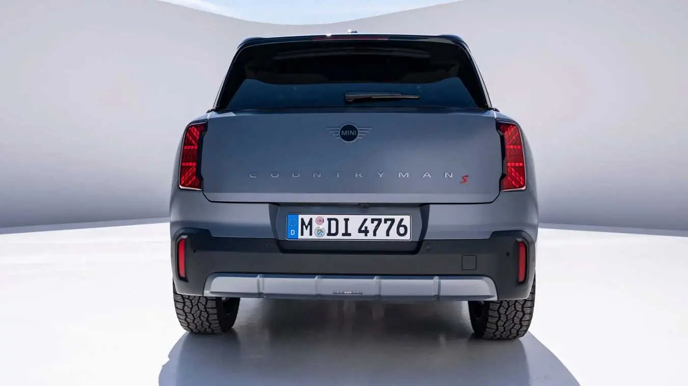 بخش عقب خودروی مینی کانتریمن (MINI Countryman) با طراحی مدرن