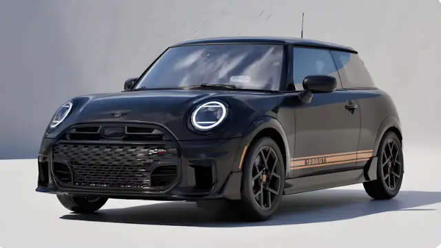 خودرو مینی (Mini) مدل GT-1998 با رنگ مشکی و خطوط نارنجی