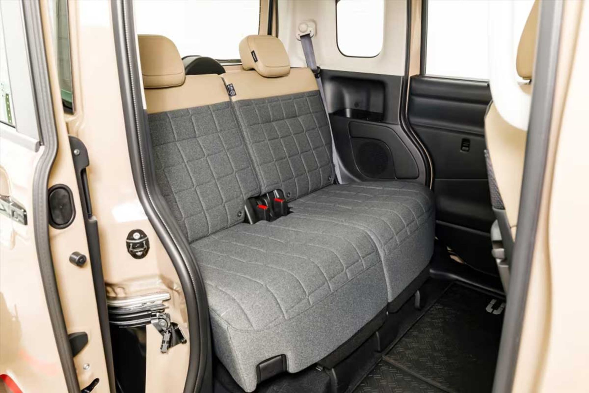 میتسوبیشی دلیکا مینی 2025