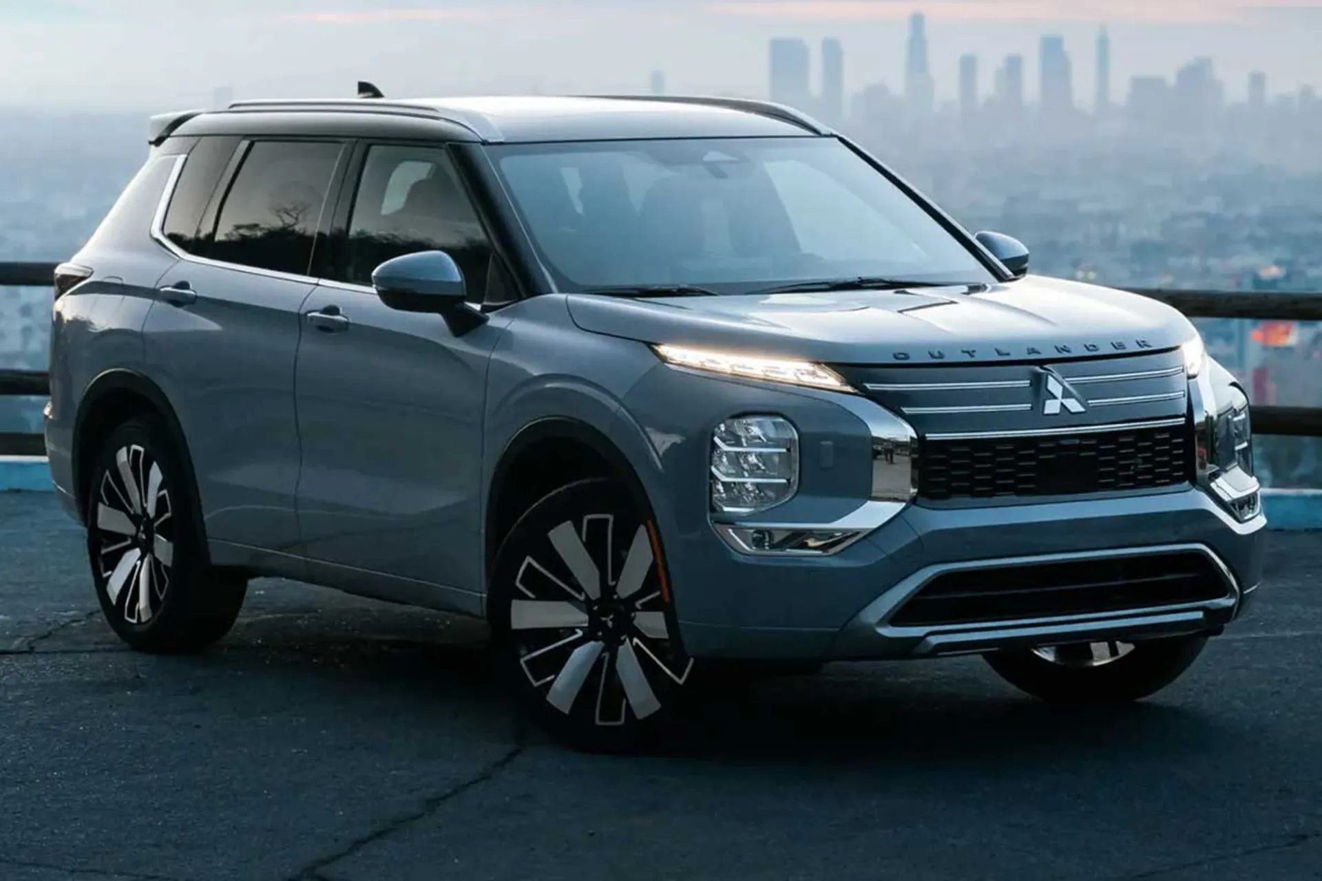 میتسوبیشی اوتلندر مدل 2026 