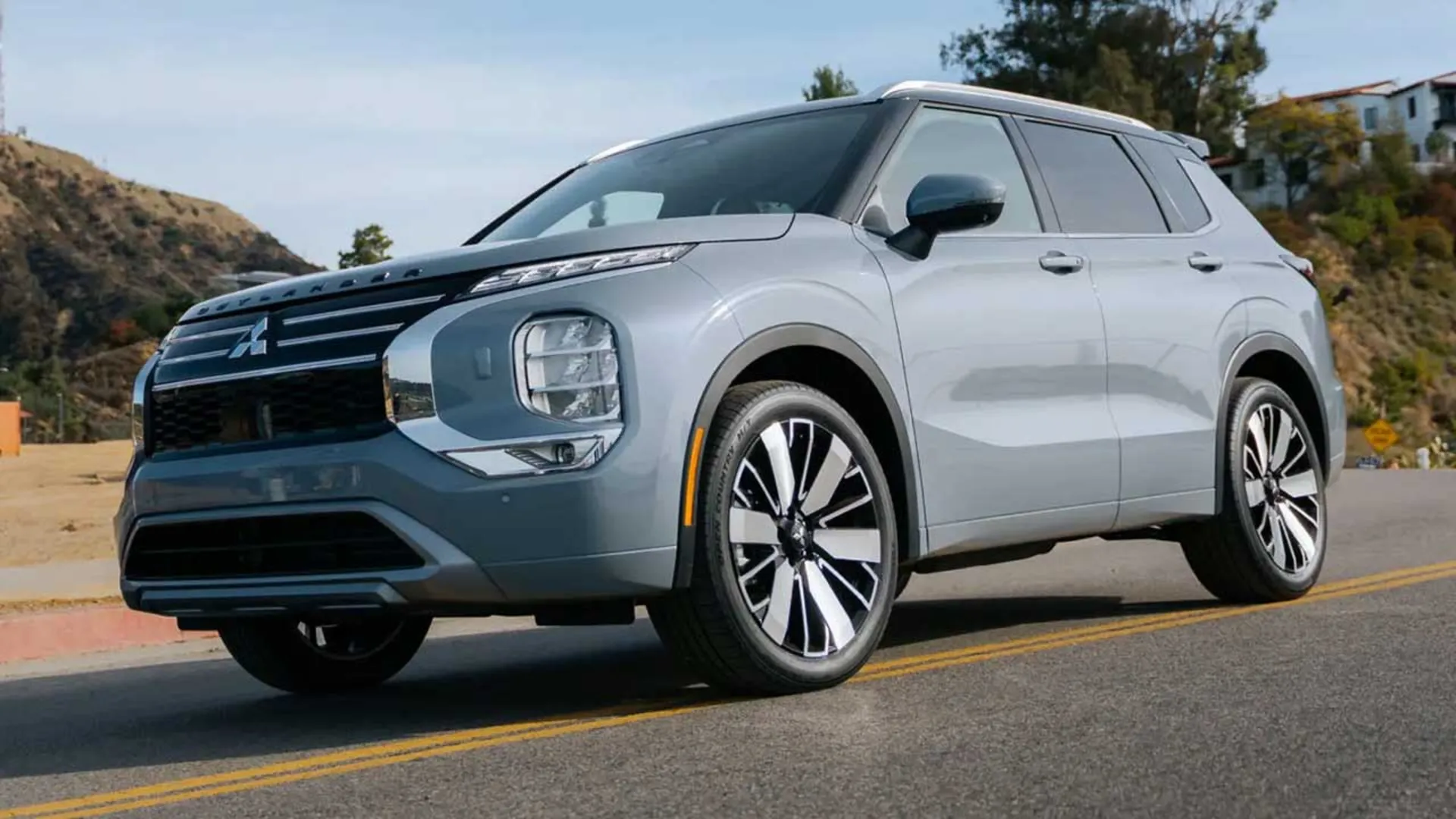 میتسوبیشی اوتلندر مدل 2026 