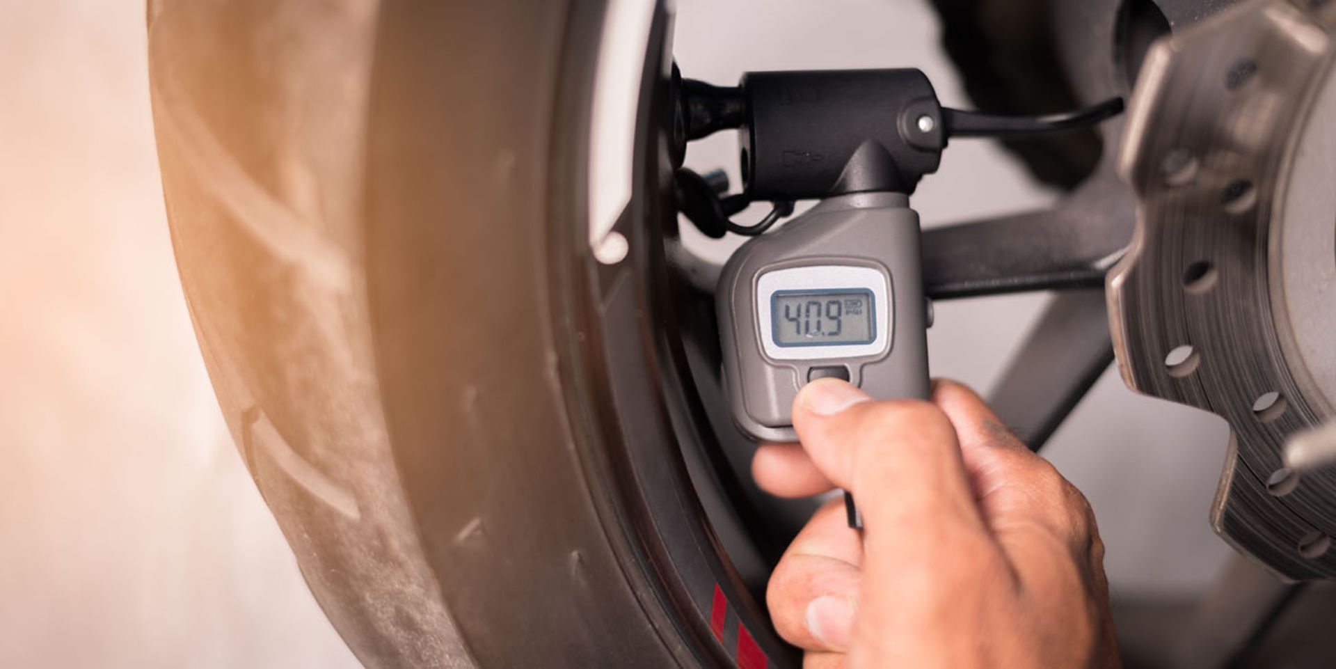 تنظیم باد تایر موتورسیکلت