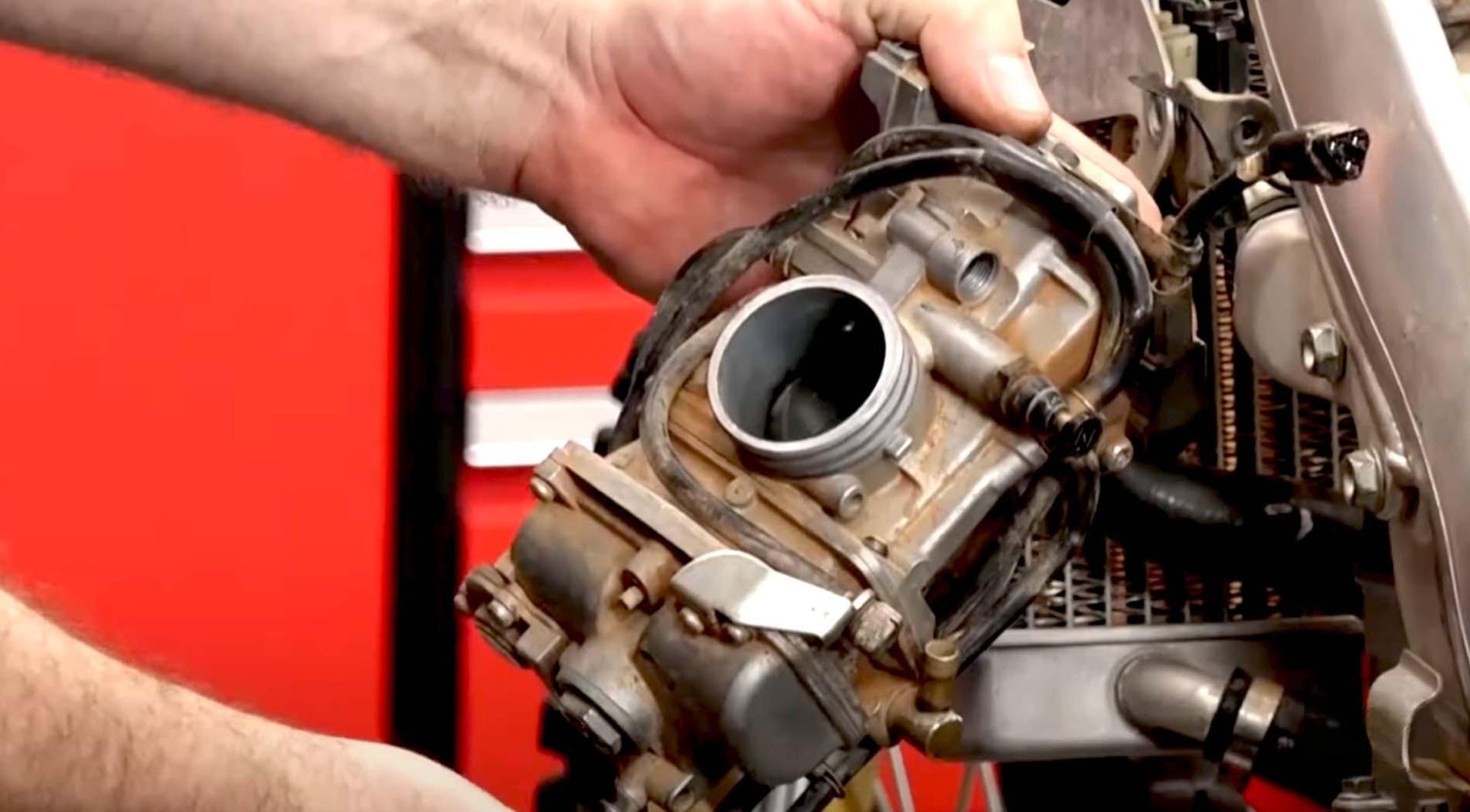 تمیز کردن کاربراتور موتور سیکلت