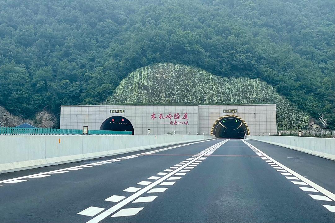 Muzhailing Tunnel, China