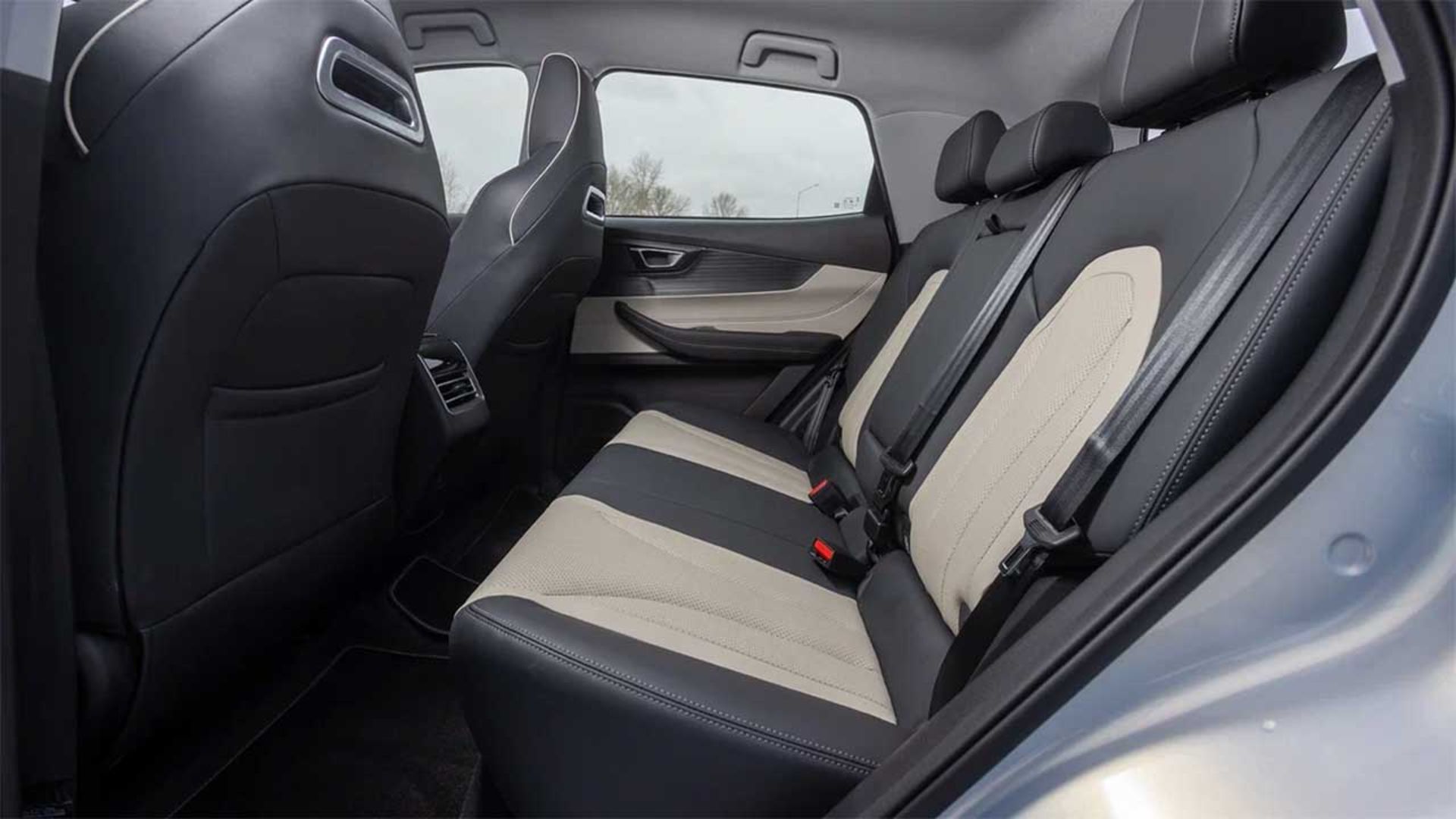 مقایسه تیسان S05 و ام‌وی‌ام X5