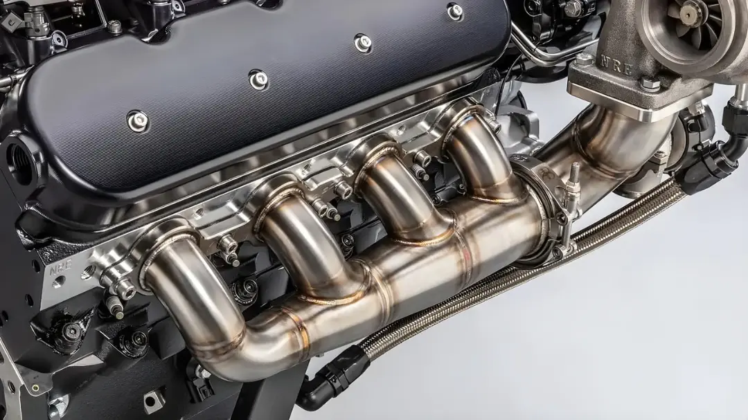 موتور تقویت‌شده نلسون ریسینگ (Nelson Racing Engines) با اگزوزهای استیل و توربوشارژ