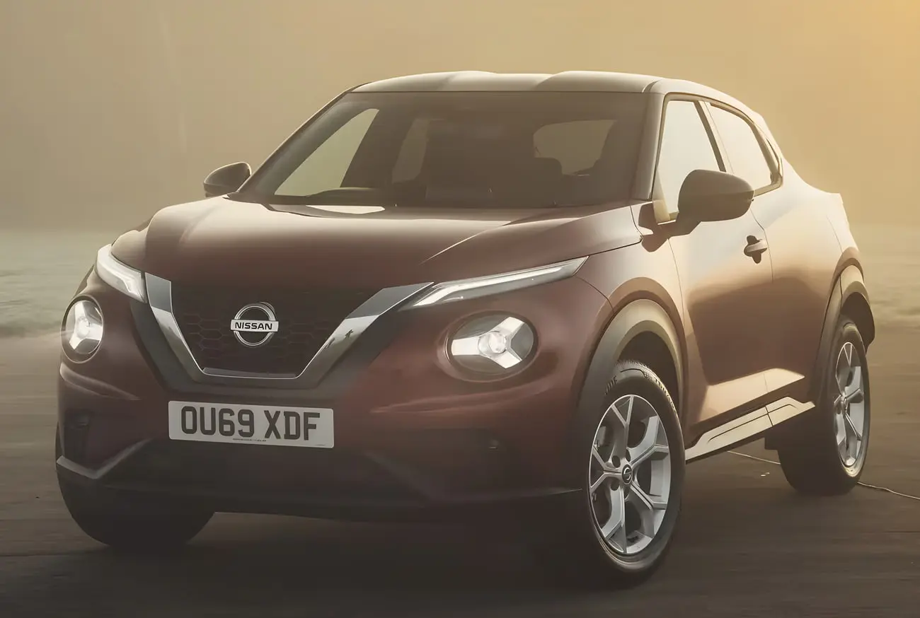 خودرو نیسان جوک (Nissan Juke) با طراحی مدرن در فضای باز