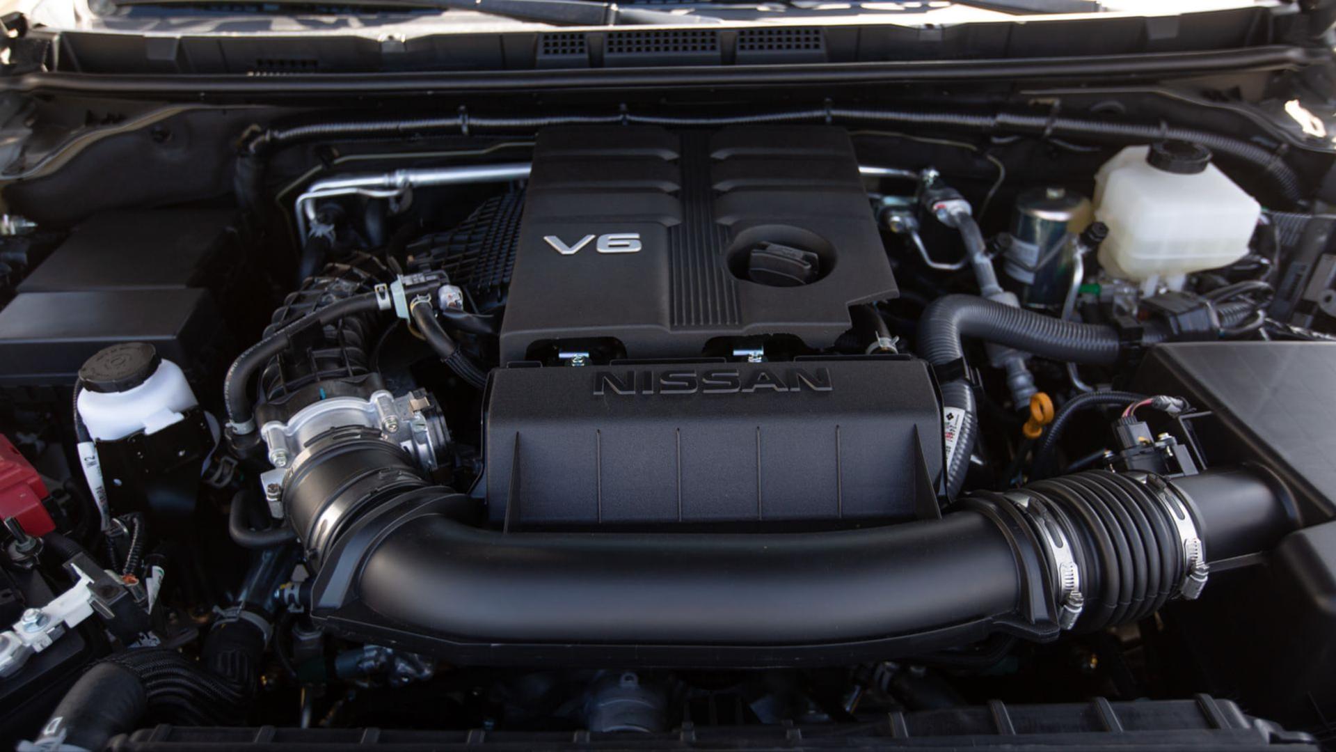 موتور V6 (V6) خودروی نیسان فرانتیر (Nissan Frontier) زیر کاپوت