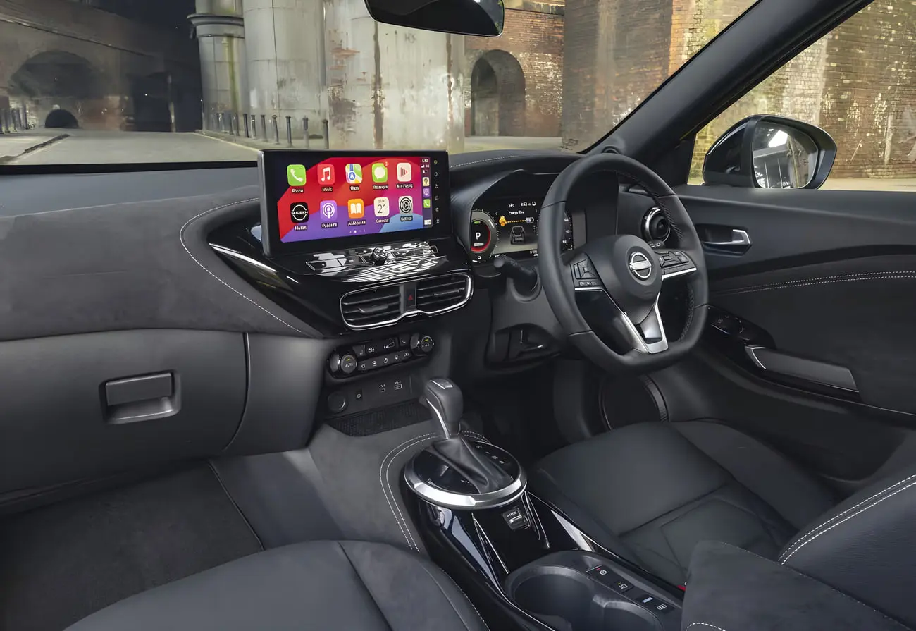 داشبورد و کابین داخلی خودروی نیسان جوک (Nissan Juke) با نمایشگر لمسی