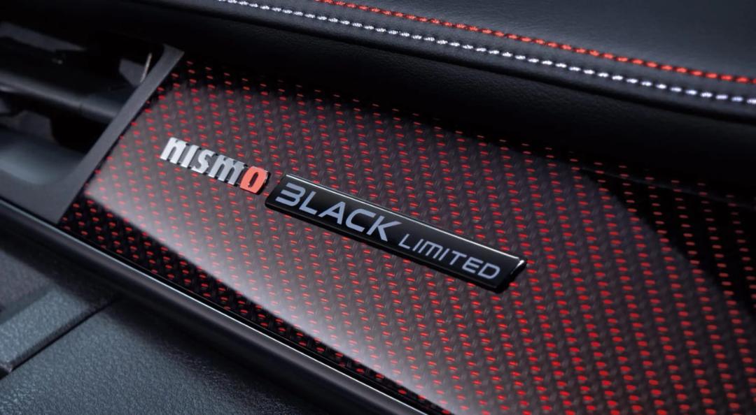 پنل تزئینی با نشان نیسمو (Nismo) Black Limited در کابین خودرو
