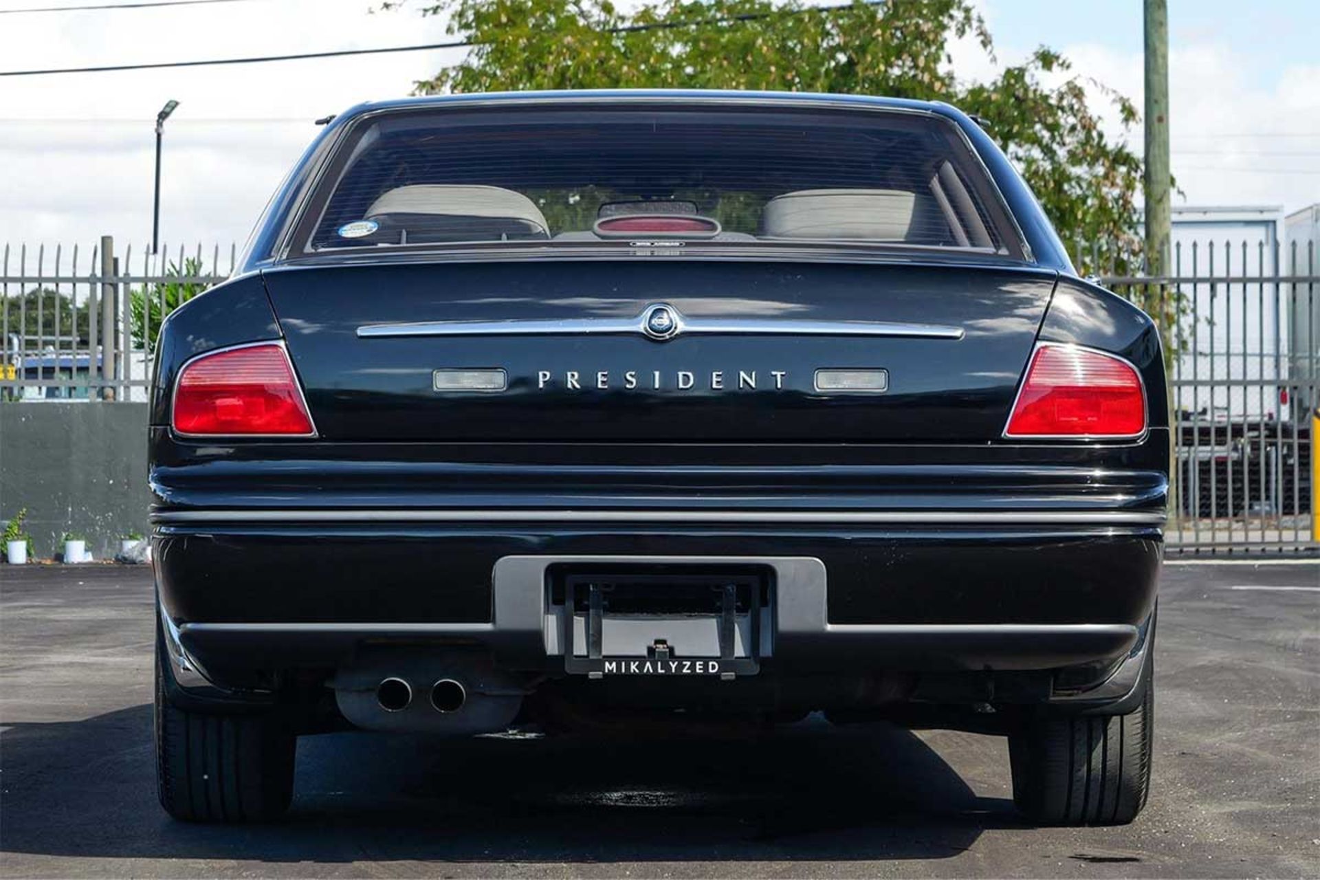 نیسان پرزیدنت ۱۹۹۲