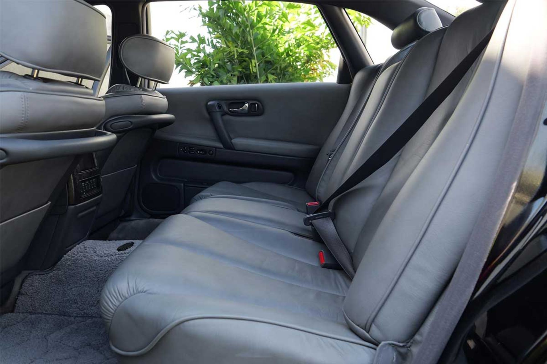 نیسان پرزیدنت ۱۹۹۲