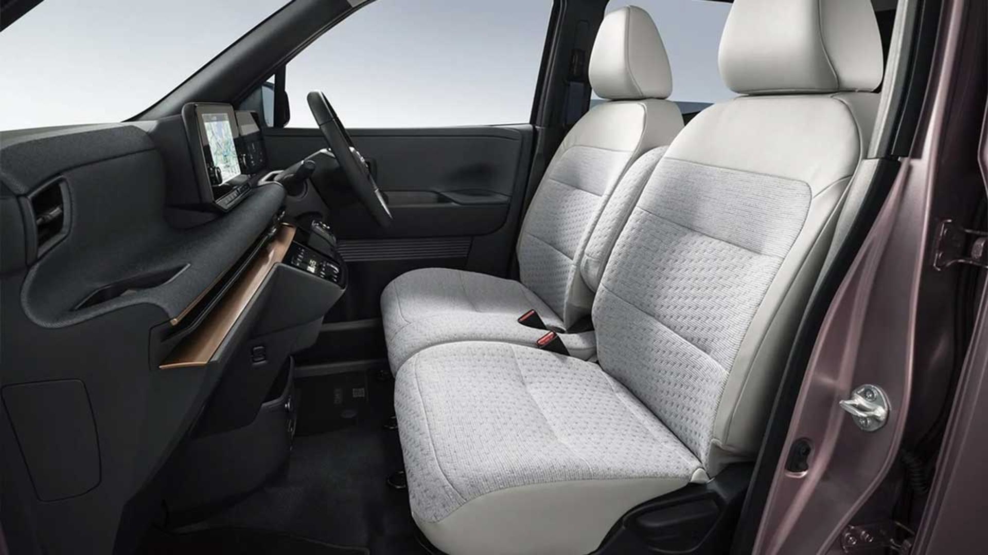 نیسان ساکورا 2026