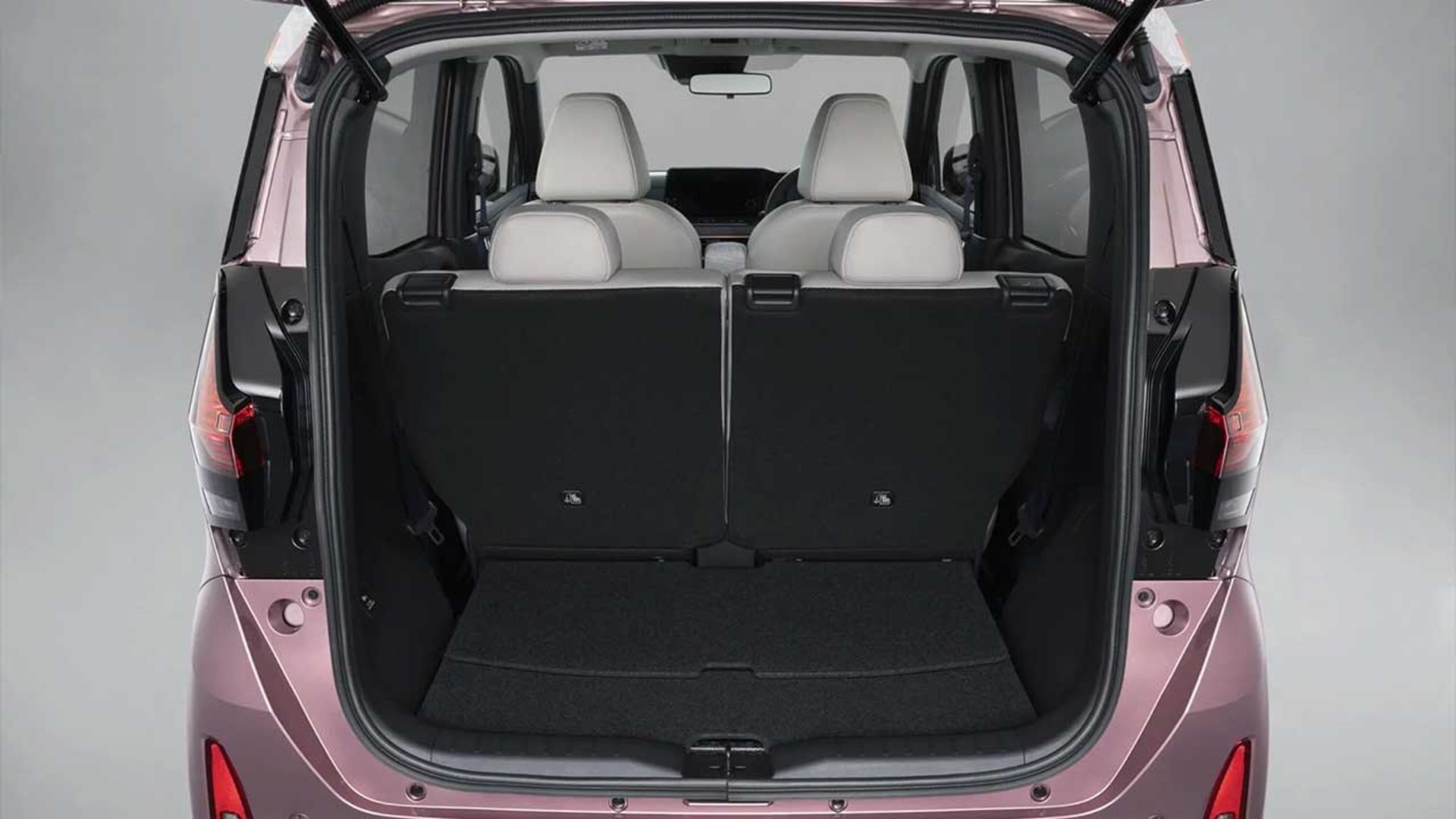 نیسان ساکورا 2026