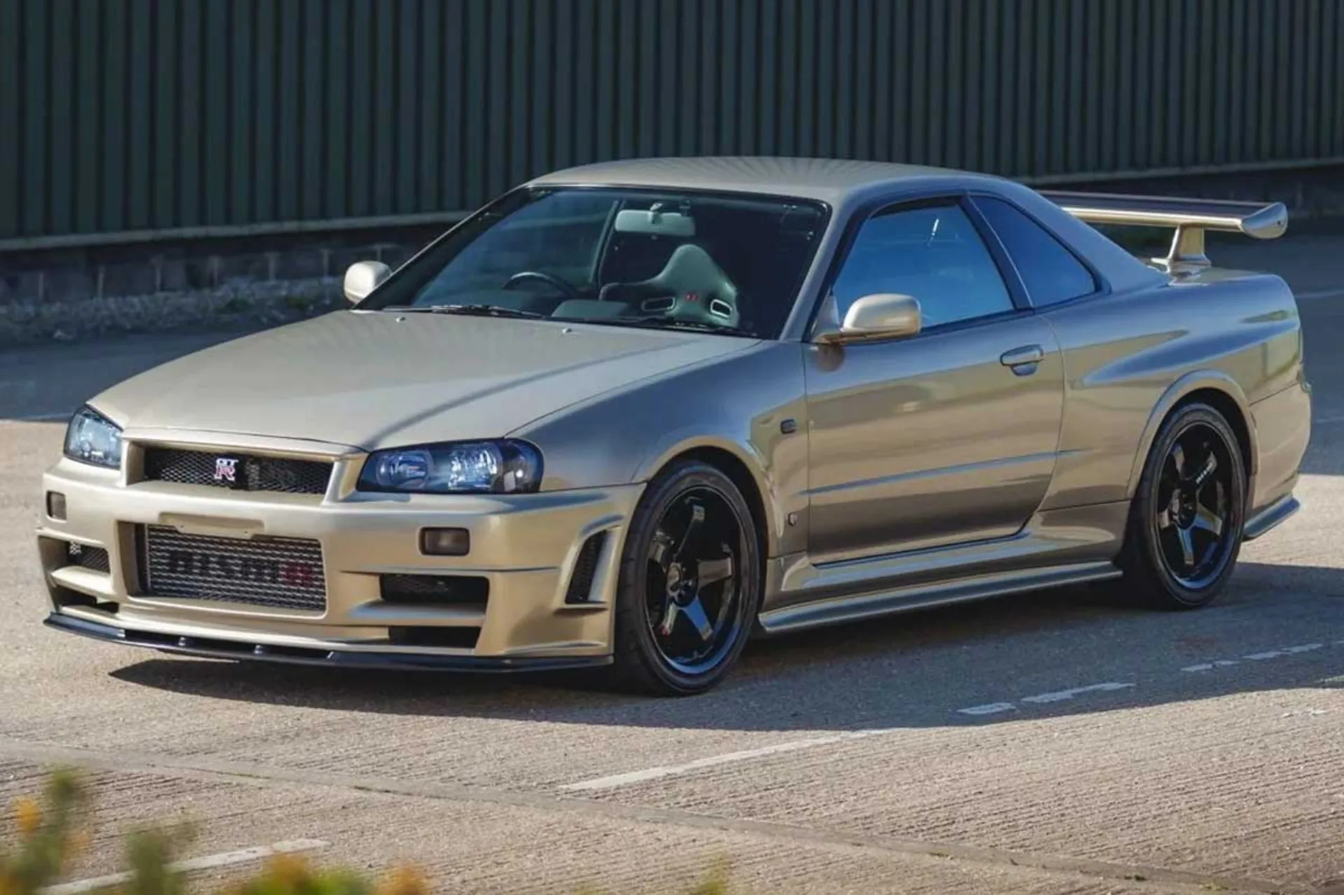 نیسان اسکای‌لاین GT-R مدل ۲۰۰۱