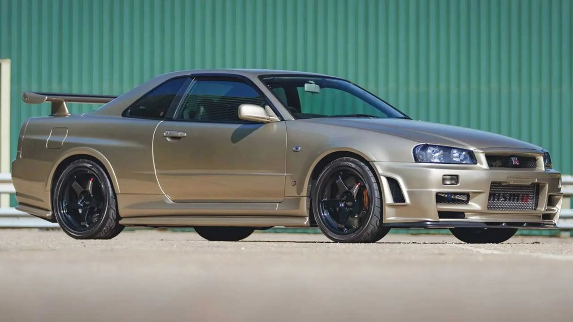 نیسان اسکای‌لاین GT-R مدل ۲۰۰۱