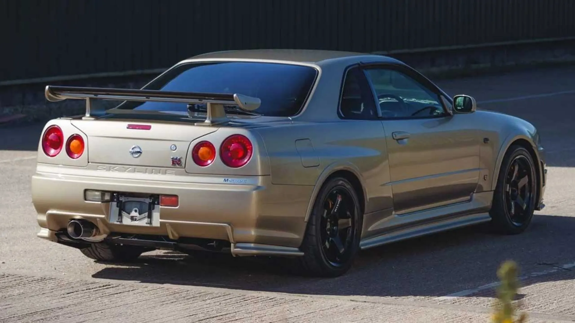 نیسان اسکای‌لاین GT-R مدل ۲۰۰۱