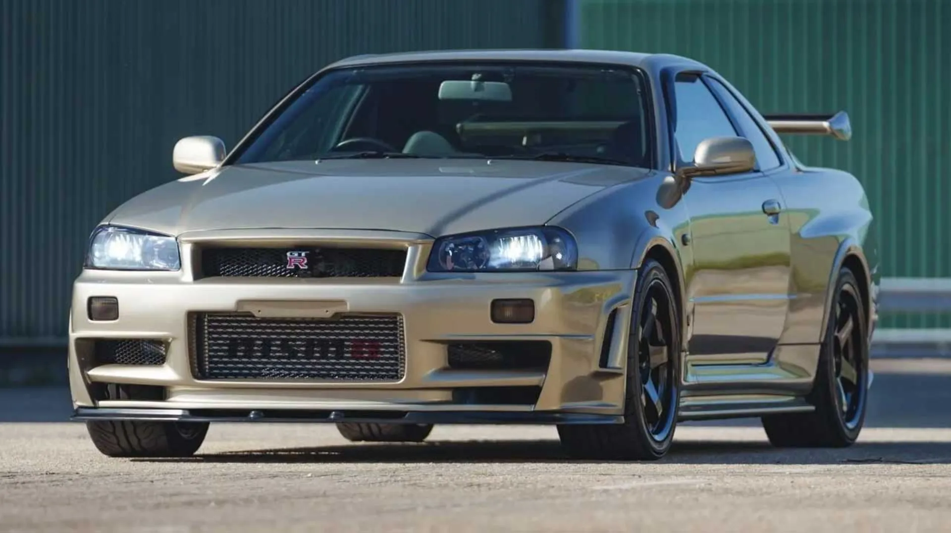 نیسان اسکای‌لاین GT-R مدل ۲۰۰۱