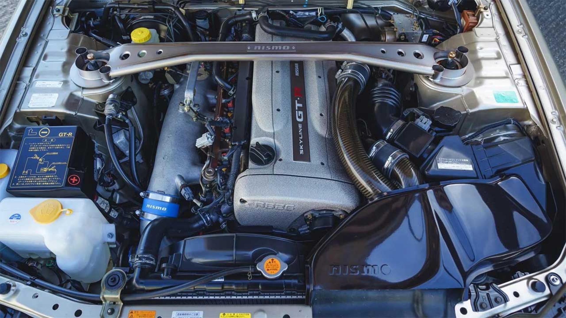 نیسان اسکای‌لاین GT-R مدل ۲۰۰۱