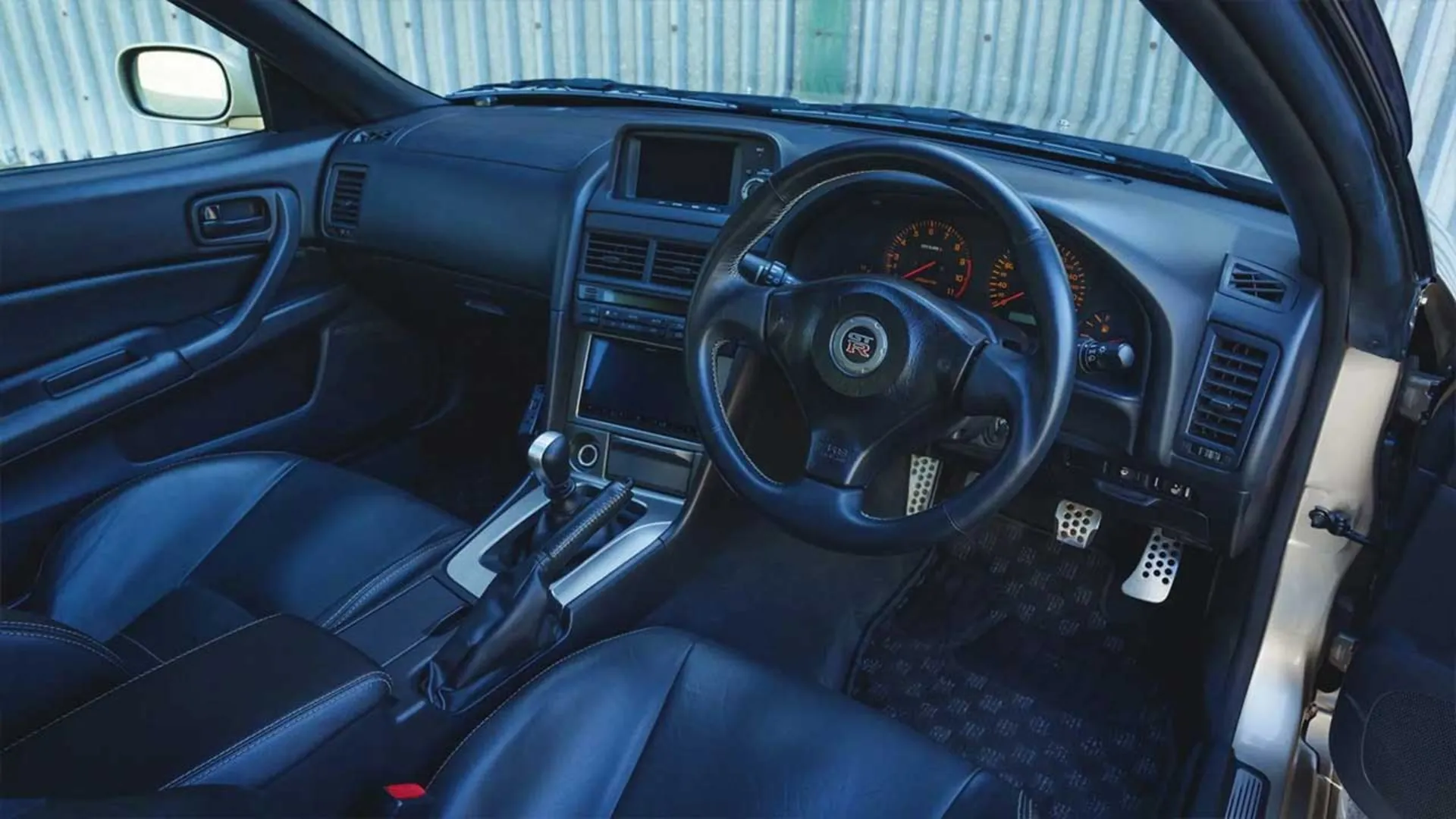 نیسان اسکای‌لاین GT-R مدل ۲۰۰۱