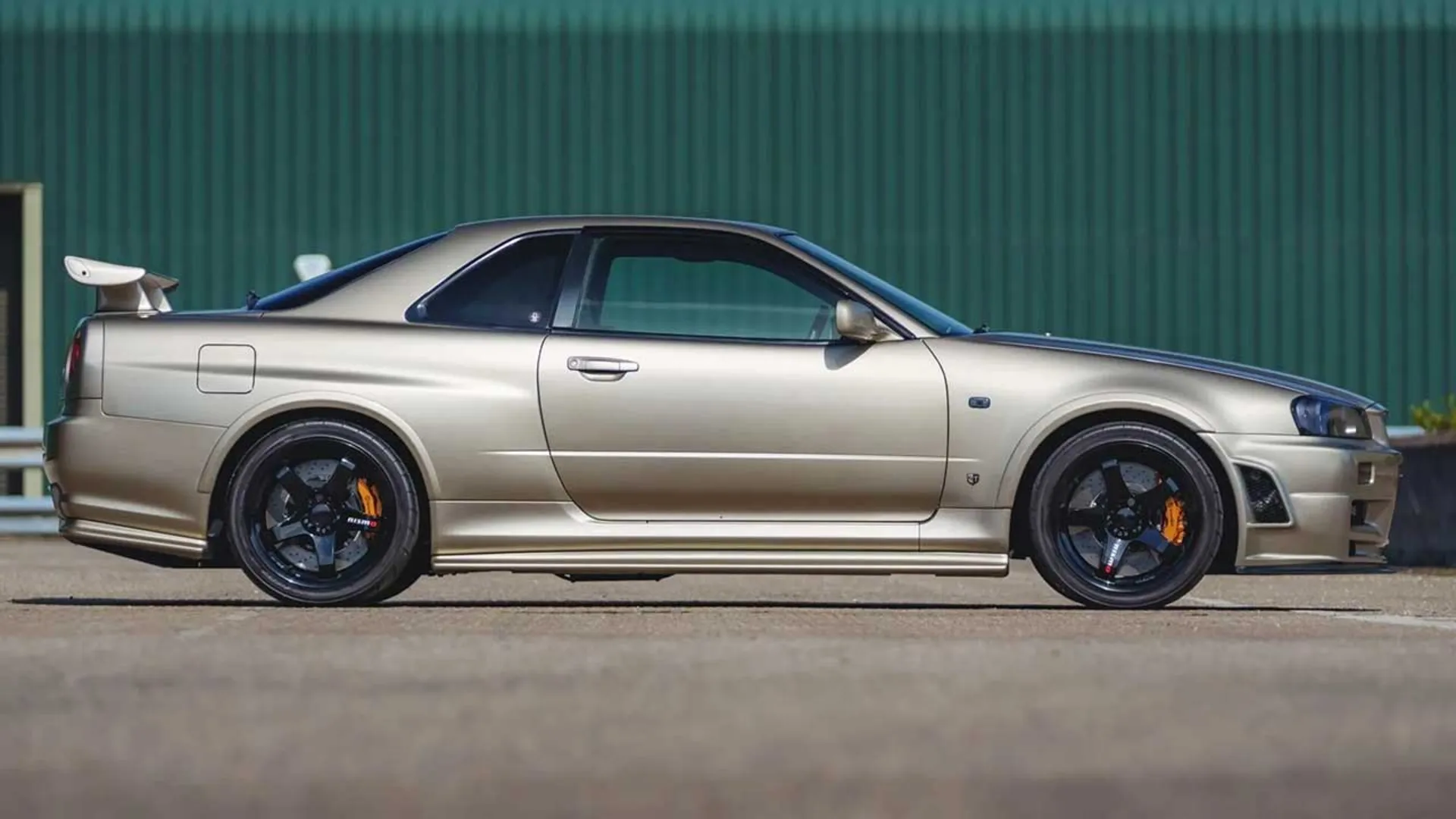 نیسان اسکای‌لاین GT-R مدل ۲۰۰۱
