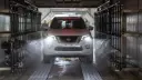 خودروی نیسان ترا (Nissan Terra) در حال شستشو در کارخانه تولید مانیان خودرو
