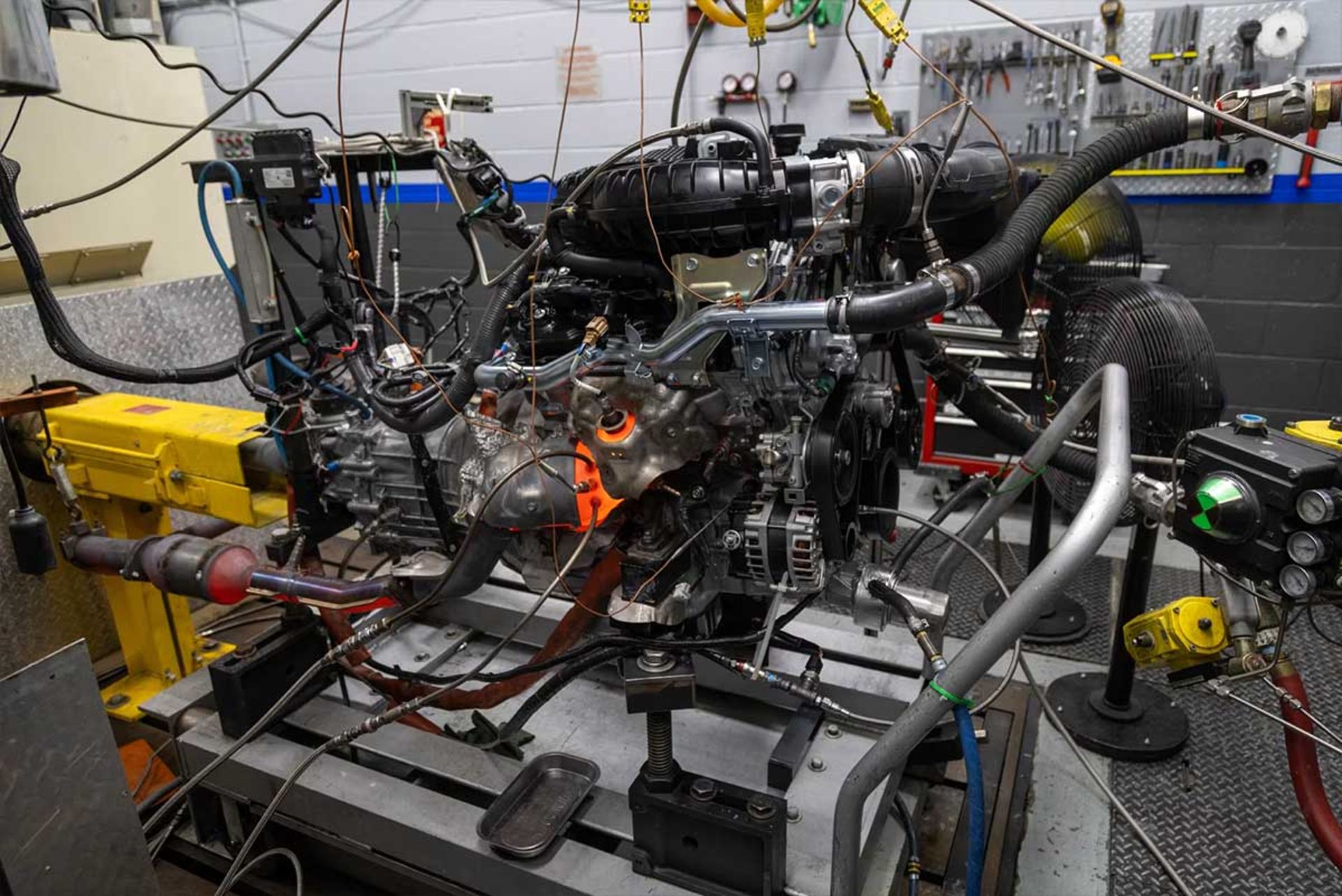 آزمایش‌های موتور V6 نیسان