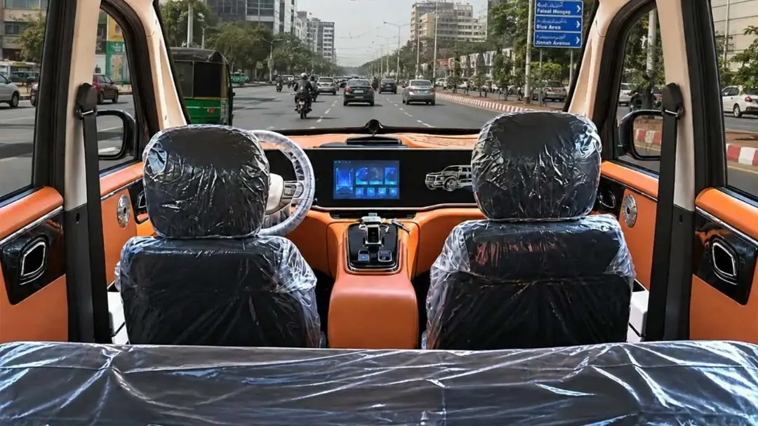 مینی‌ون پاکستانی نورا مترو نمای داخل