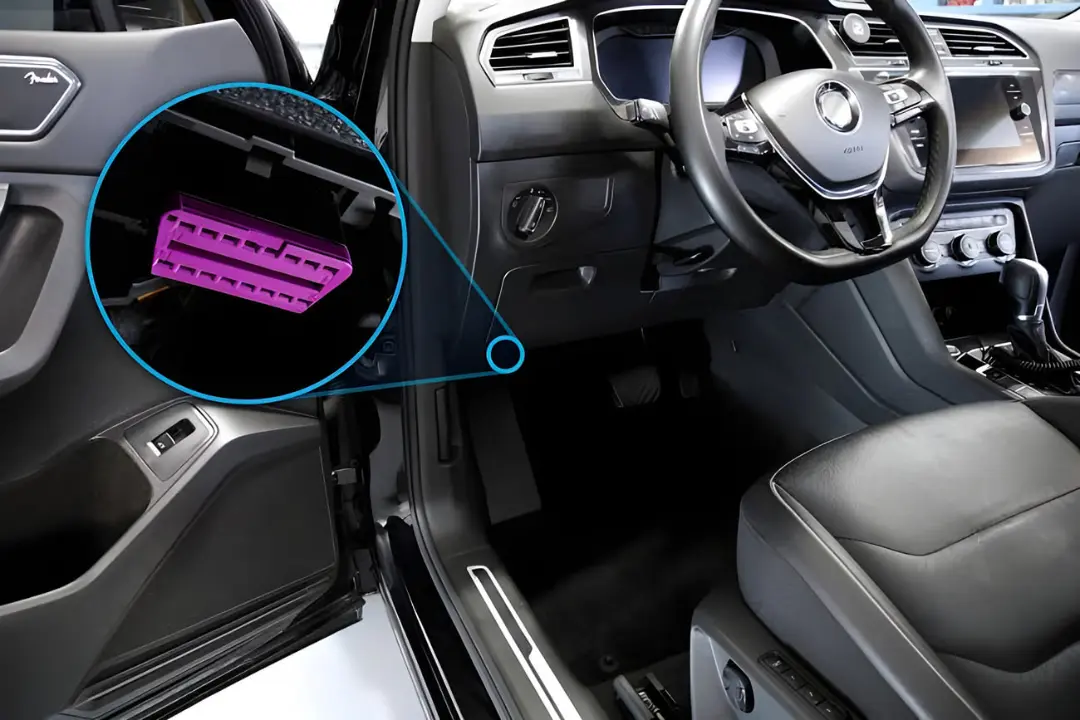 پورت OBD (On-Board Diagnostics) در قسمت زیر داشبورد خودروی فولکس‌واگن (Volkswagen)