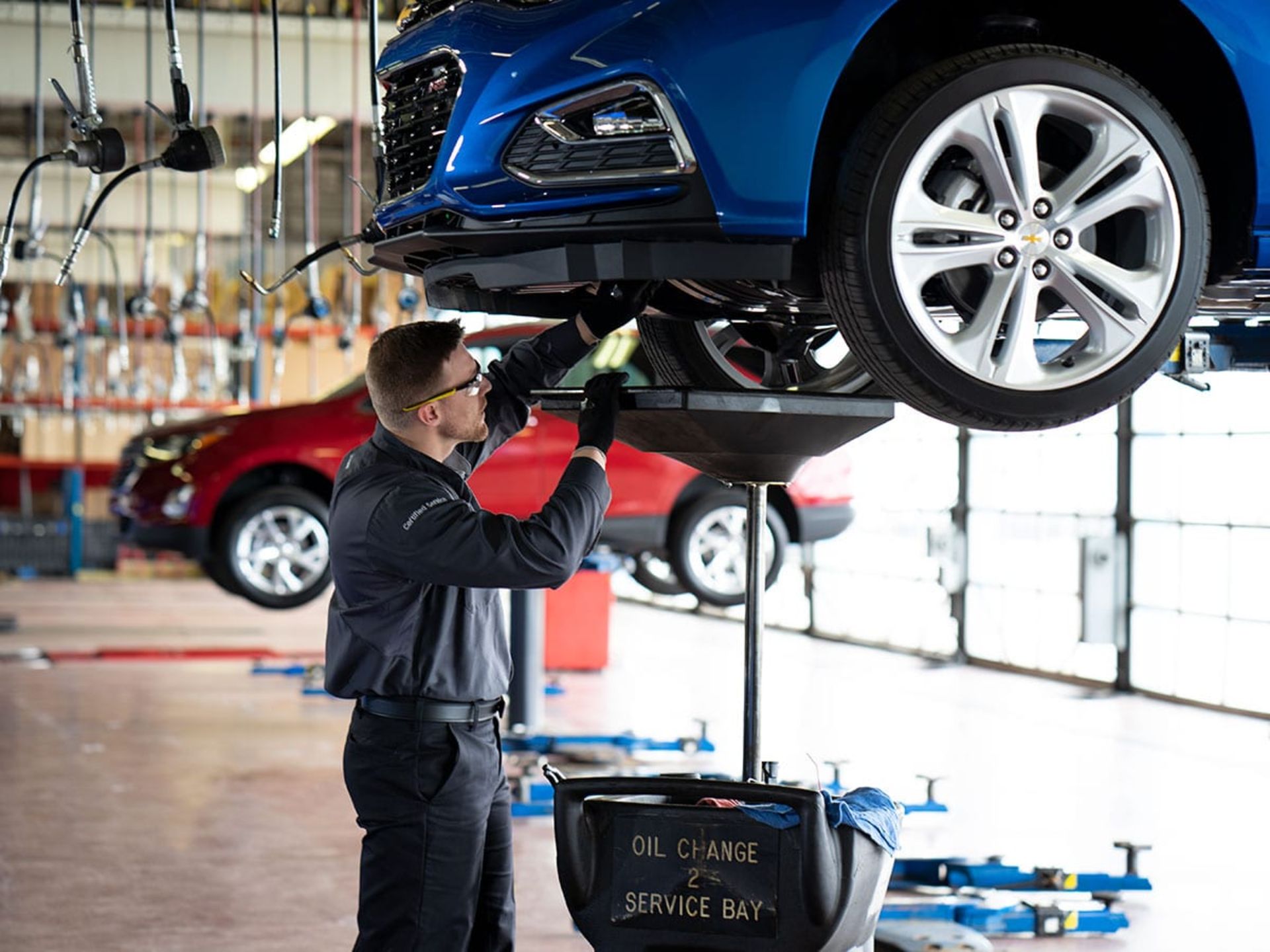 تعویض روغن موتور روی جک