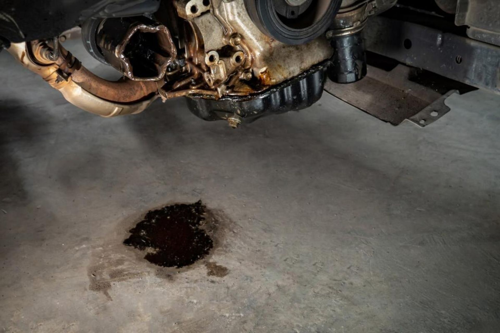 لکه روغن موتور خودرو