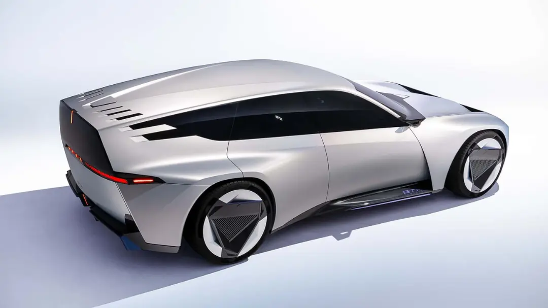 استیشن واگن اوپل (Opel STX) با طراحی مدرن و بدنه نقره‌ای
