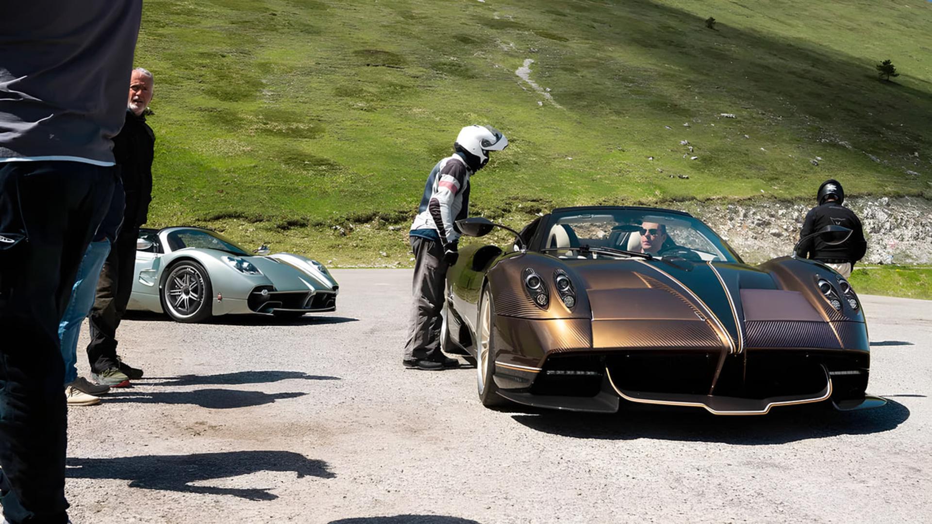 خودروهای سوپر اسپرت پاگانی (Pagani) در یک مسیر کوهستانی