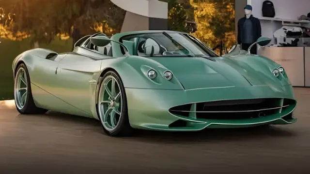 خودرو سوپر اسپرت پاگانی هوایرا کودالونگا اسپیدستر (Pagani Huayra Codalonga Speedster) سبز رنگ در حال حرکت