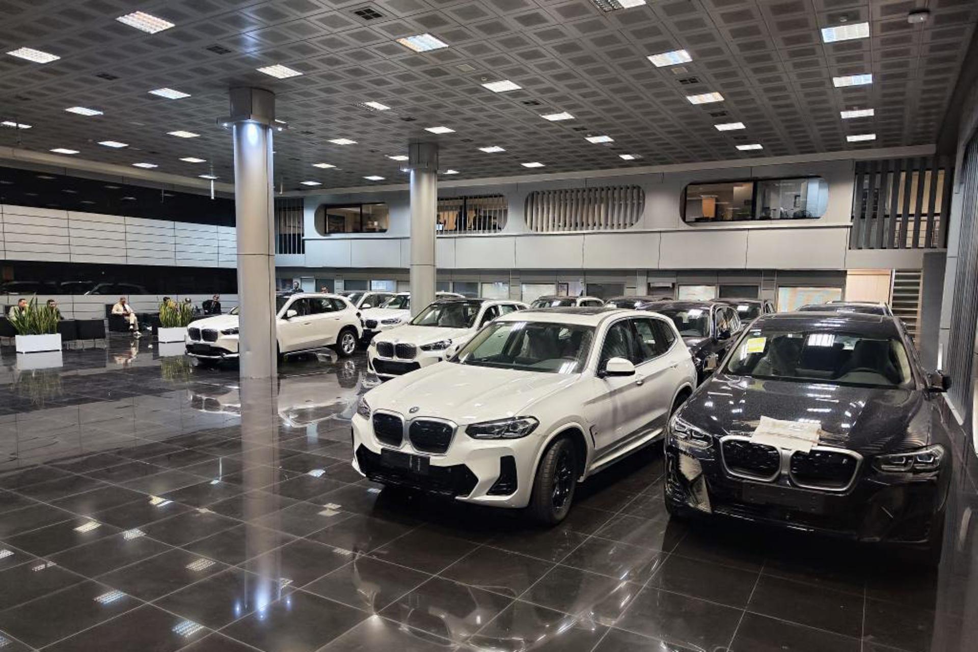 تحویل خودروهای ب ام و پرشیاخودرو