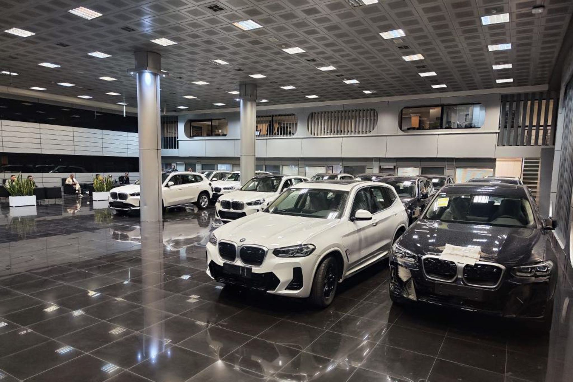 تحویل خودروهای ب ام و پرشیاخودرو