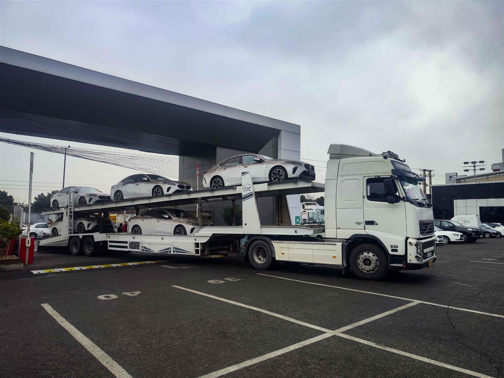 تحویل خودروهای ب ام و پرشیاخودرو