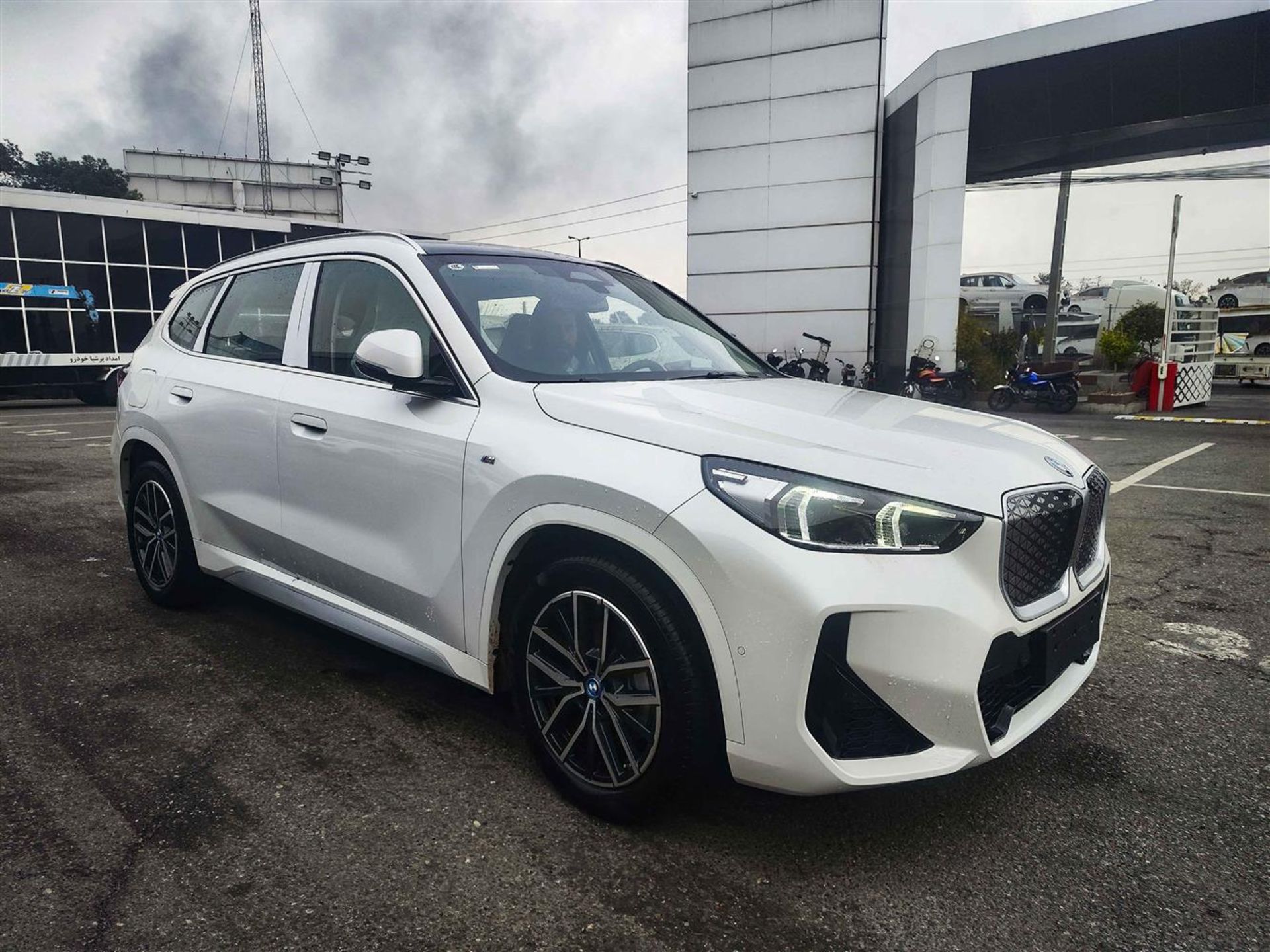 تحویل خودروهای ب ام و پرشیاخودرو