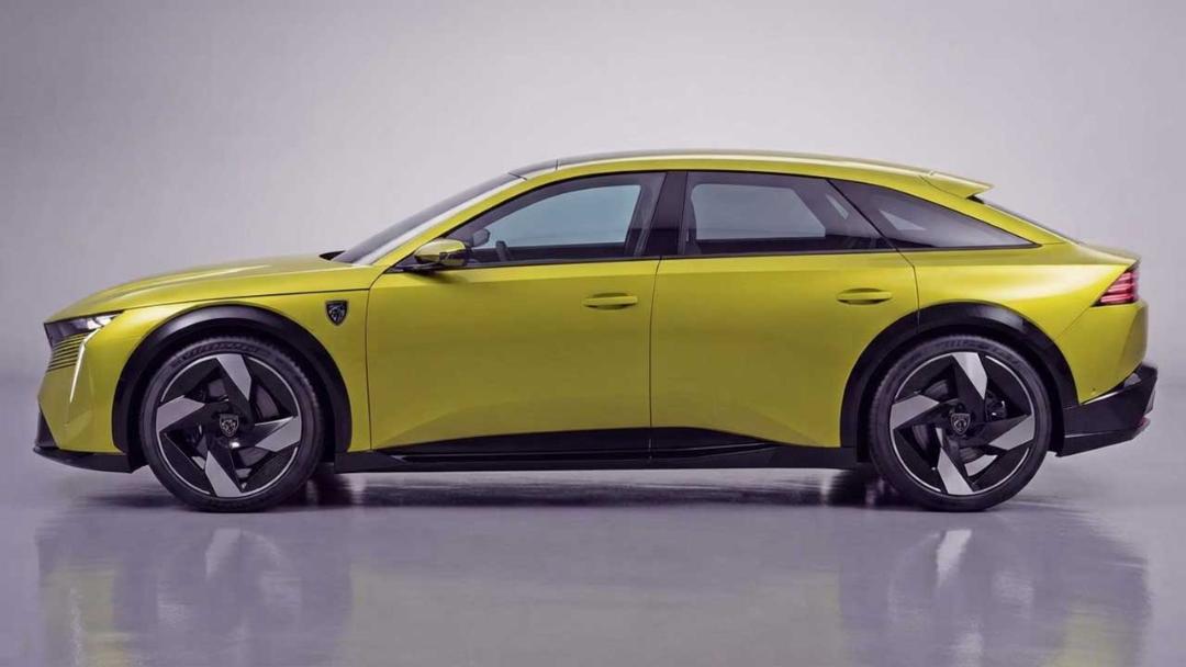 خودروی کوپه کراس فست‌بک پژو (Peugeot) با رنگ زرد در نمای جانبی