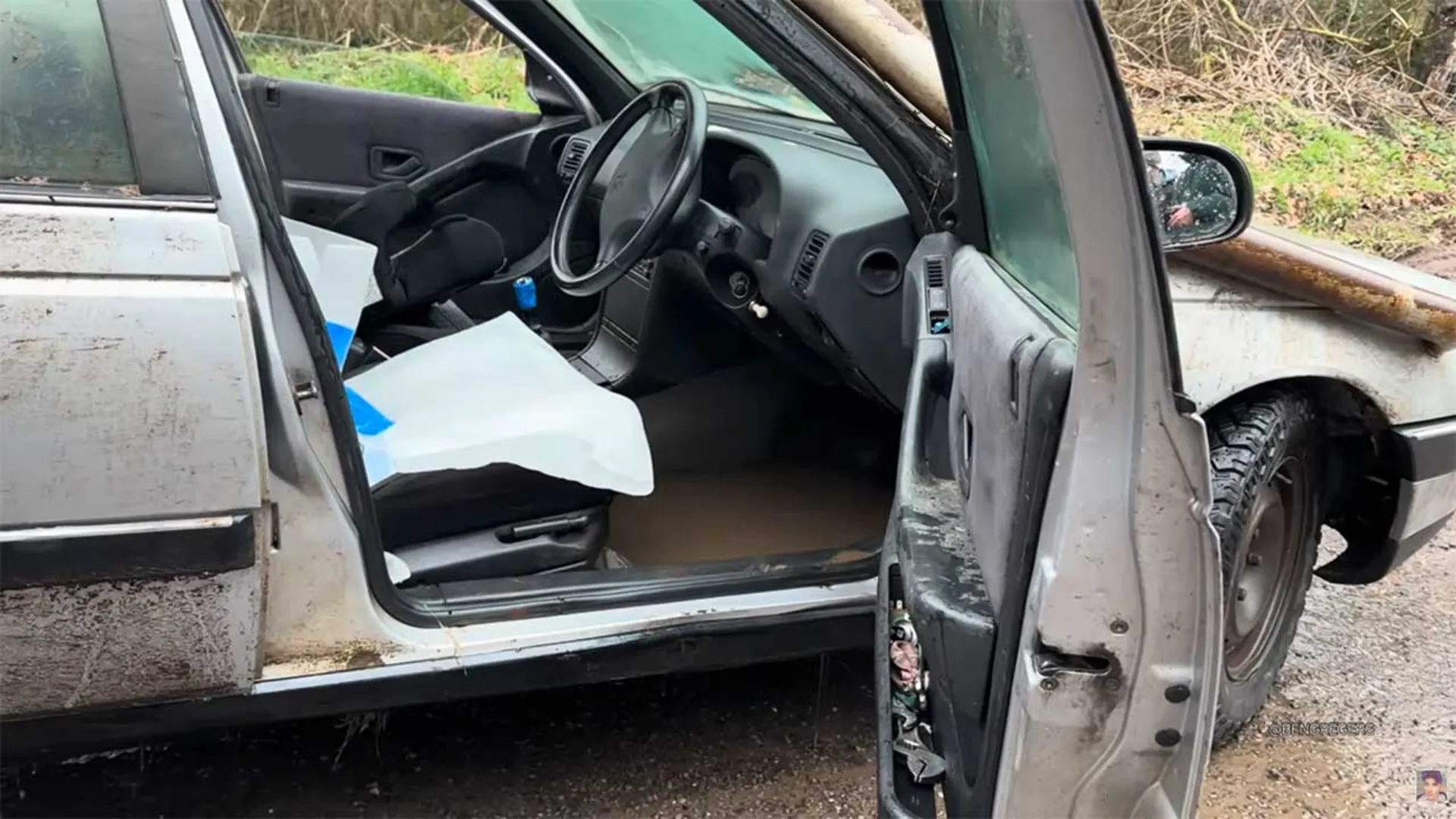 عبور پژو 405 از سیلاب