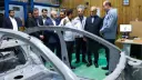 پزشکیان (رئیس جمهور) در حال بازدید از بدنه خودرو در کارخانه سایپا