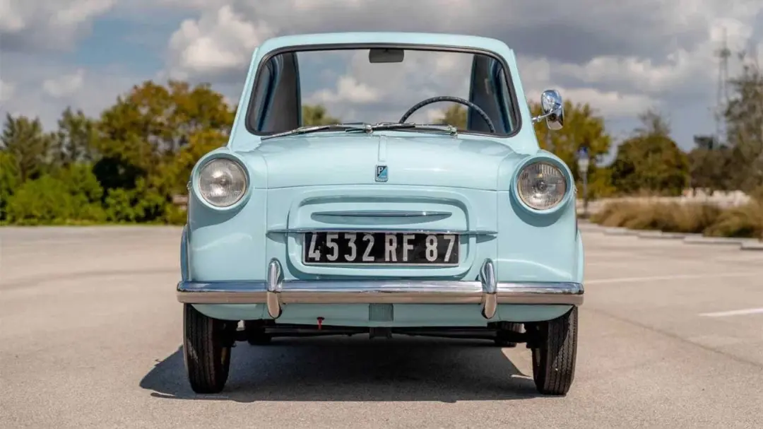 خودرو کلاسیک وسپا ۴۰۰ (Vespa 400) مدل ۱۹۵۹ با رنگ آبی روشن