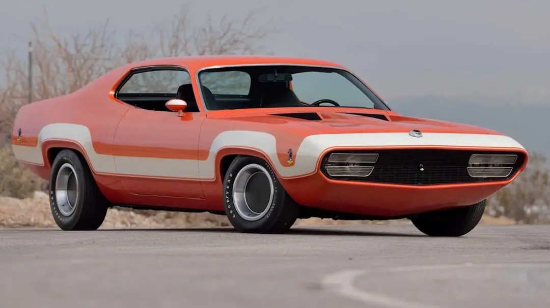خودرو عضلانی پلیموث رود رانر (Plymouth Road Runner) RTS مدل ۱۹۷۱ با رنگ نارنجی و سفید
