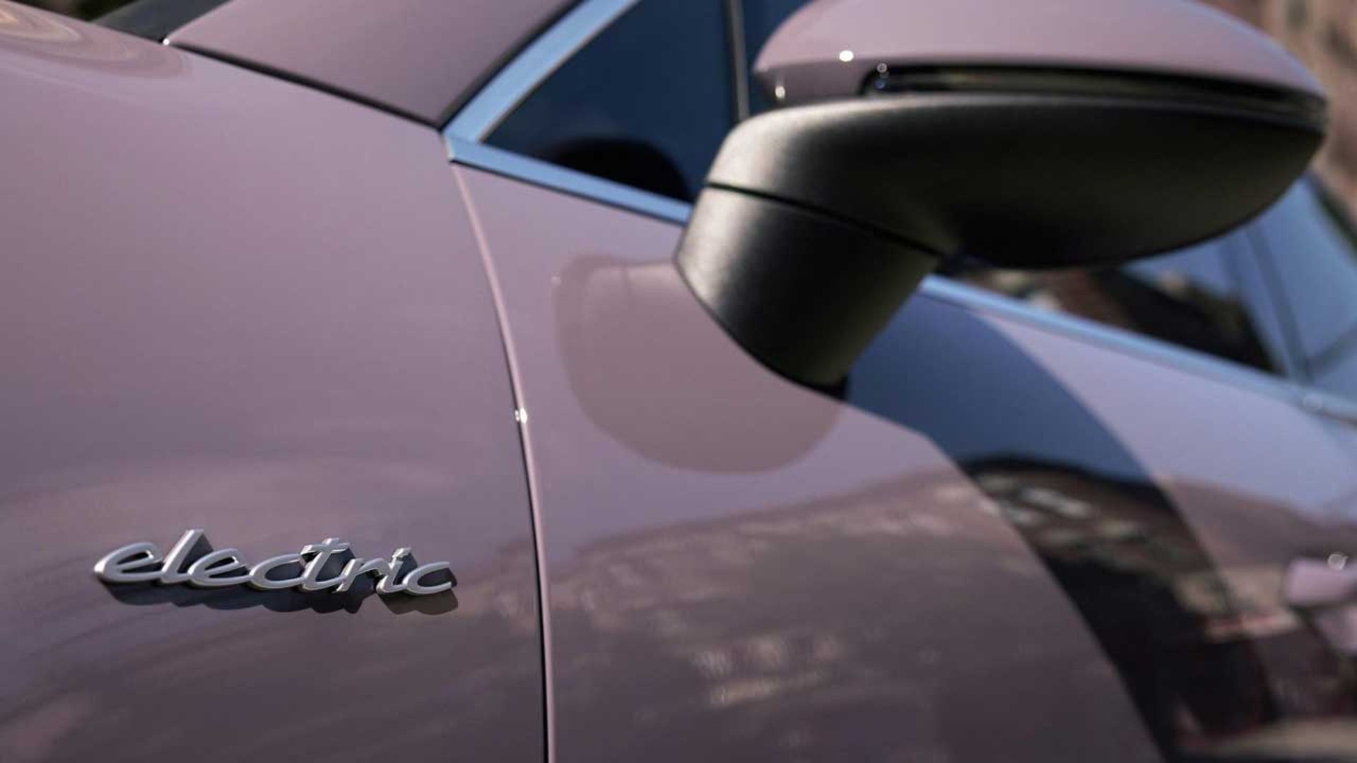 پورشه ماکان برقی