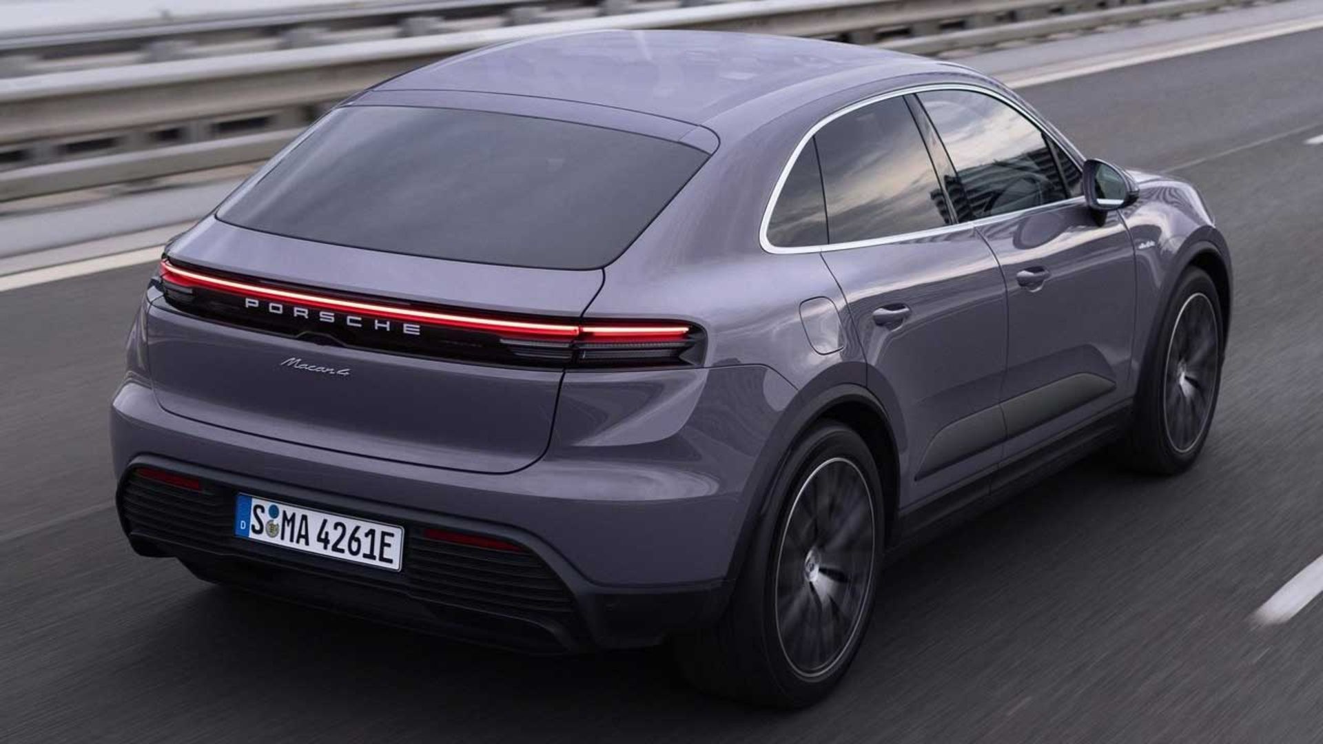 پورشه ماکان برقی